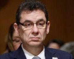 Αλμπερτ Μπουρλά: Μπορεί να εμφανιστεί παραλλαγή ανθεκτική στα εμβόλια