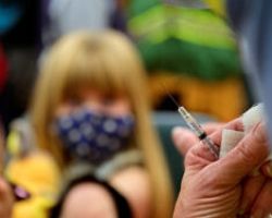 Πλεύρης: Δεν αποκλείουμε κανένα μέτρο για ανεμβολίαστους, εφόσον χρειαστεί