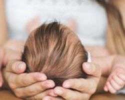 Μείωση 23,3% στις πράξεις υιοθεσίας για το 2020 σύμφωνα με την ΕΛΣΤΑΤ