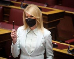 Τζάκρη: «Ο Κυριάκος Μητσοτάκης ξαναφέρνει στην ζωή μας τις πρακτικές του «διότι δεν συνεμορφώθην»