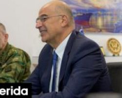 Σε στρατιωτικό φυλάκιο στον Εβρο ο Δένδιας