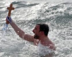 Θεοφάνεια: Τα έθιμα και οι παραδόσεις που κρατάνε μέχρι σήμερα