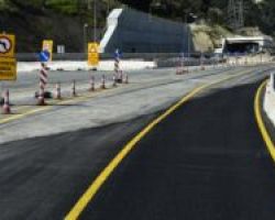 Ασφαλτικές εργασίες στην Εθνική Οδό 2 Θεσσαλονίκης-Έδεσσας από την Περιφέρεια Κεντρικής Μακεδονίας