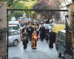 ΑΡΧΙΕΡΑΤΙΚΟΣ ΕΣΠΕΡΙΝΟΣ ΜΕ ΛΙΤΑΝΕΙΑ ΚΑΙ ΑΓΡΥΠΝΙΑ ΣΤΗΝ ΕΔΕΣΣΑ