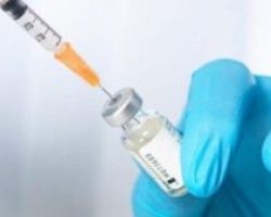 ECDC: Σύσταση για τέταρτη δόση σε ηλικίες άνω των 60 τέσσερις μήνες μετά τον προηγούμενο εμβολιασμό