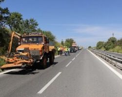 Εργασίες καθαρισμού φρεατίων στην Εθνική Οδό Θεσσαλονίκης-Εδεσσας από την Περιφέρεια Κεντρικής  Μακεδονίας