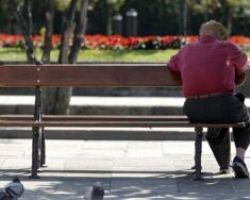 Εισφορά αλληλεγγύης: Τι κερδίζουν δημόσιοι υπάλληλοι και συνταξιούχοι από την κατάργηση