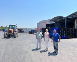 Θ. Τζάκρη – Αναξιόπιστη η βιομηχανία της κομπόστας & ανίκανη η κυβέρνηση να προστατεύσει το εισόδημα των ροδακινοπαραγωγών