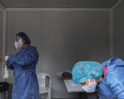 ΕΟΔΥ: Πιθανό νέο κύμα πανδημίας το φθινόπωρο – Τα μέχρι τώρα στοιχεία για τη μετάλλαξη “Κένταυρος”