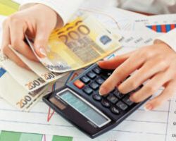 Εφορία: Γκάζι στις επιστροφές φόρου εισοδήματος – Ερχονται το Σαββατοκύριακο τα εκκαθαριστικά του ΕΝΦΙΑ
