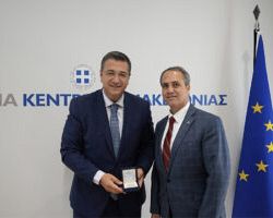 Συνάντηση του Περιφερειάρχη Κεντρικής Μακεδονίας Απόστολου Τζιτζικώστα με τον νέο Γενικό Πρόξενο των ΗΠΑ στη Θεσσαλονίκη Jerrier (Jerry) Ismail