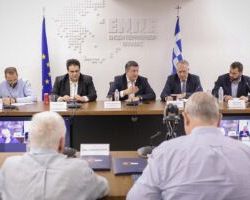 Σύσκεψη των Περιφερειαρχών της χώρας με τους Υπουργούς Ανάπτυξης Τάκη Θεοδωρικάκο και Εσωτερικών Θοδωρή Λιβάνιο για θέματα ανάπτυξης, εμπορίου, επιχειρηματικότητας και επενδύσεων