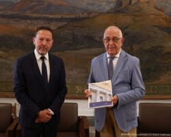 Την Έκθεση για τη Νομισματική Πολιτική 2024-2025 υπέβαλε στον Πρόεδρο της Βουλής των Ελλήνων ο Διοικητής της Τραπέζης της Ελλάδος