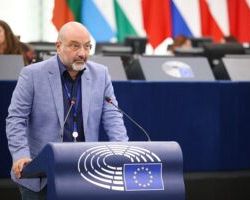 Σάκης Αρναούτογλου: «Η φύση δεν ψηφίζει — αλλά τιμωρεί»