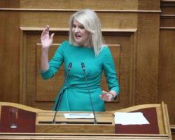 Θ. Τζάκρη – Ερώτηση στη Βουλή για τις άδικες χρεώσεις στις αναλήψεις μετρητών