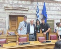 Ο Γιώργος Καρασμάνης παρακολούθησε τις εργασίες της 29ης Συνόδου της Βουλής των Εφήβων στην οποία συμμετείχαν και τρία δικά μας παιδιά από την Πέλλα