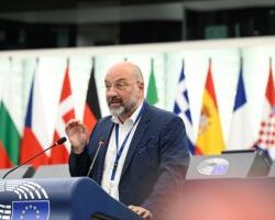 Σάκης Αρναούτογλου για την πρόταση προϋπολογισμού της Κομισιόν: Η Συνοχή και η ΚΑΠ δεν θα γίνουν όμηροι της Ούρσουλα φον ντερ Λάιεν και των πολιτικών της.