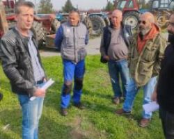 ΣΤΟ ΠΛΕΥΡΟ ΤΩΝ ΑΓΡΟΤΟΚΤΗΝΟΤΡΟΦΩΝ Η ΕΝΩΣΗ ΝΟΣΟΚΟΜΕΙΑΚΩΝ ΙΑΤΡΩΝ ΠΕΛΛΑΣ