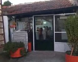 Κοκόρια, δεκοχτούρες και πεθερές  στη μάχη δημοφιλίας του Τσιτσάνη και του Ζαμπέτα  Είκοσι παιδιά 8–12 ετών ετοιμάζουν φιλανθρωπική παράσταση στη Νέα Πέλλα