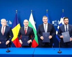 Υπογράφηκε το σύμφωνο συνεργασίας για την κατασκευή του σιδηροδρομικού και οδικού άξονα Ελλάδας-Βουλγαρίας-Ρουμανίας