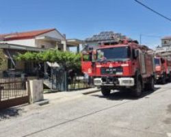 ΠΥΡΚΑΓΙΑ ΣΕ ΟΙΚΙΑ ΣΤΑ ΓΙΑΝΝΙΤΣΑ , ΚΙΝΔΥΝΕΨΑΝ ΠΑΙΔΙΑ