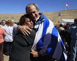 Μήνυμα κουράγιου στους 33 μεταλλωρύχους στη Χιλή από τους επιζώντες των Άνδεων