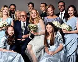 Παράνυφοι στο γάμο τους τα δέκα παιδιά τους