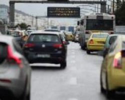Φορολογικά κίνητρα για αγορά «καθαρών» αυτοκινήτων φέρνει η κυβέρνηση