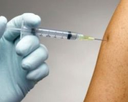 Με επιφύλαξη αντιμετωπίζουν οι Έλληνες τα εμβόλια