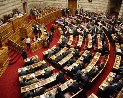 «Πολεμικό κλίμα» στη Βουλή όπου ψηφίζεται η πώληση των λιγνιτικών μονάδων της ΔΕΗ
