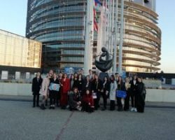 Μαθητές από τα Γιαννιτσά έγιναν “ευρωβουλευτές” στο Στρασβούργο (εικόνες)