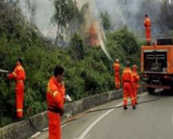 Θεσσαλονίκη: Εθελοντές πυροσβέστες κατηγορούνται ότι έβαζαν φωτιές και εκβίαζαν δημάρχους