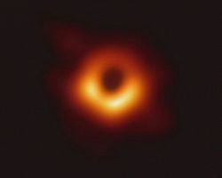 Η αποκάλυψη της πρώτης φωτογραφίας μιας μαύρης τρύπας είναι γεγονός