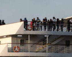 Θεσσαλονίκη: Εφτασε και το δεύτερο πλοίο από τη Λέσβο με τους πρόσφυγες -Πού θα μεταφερθούν οικογένειες και παιδιά