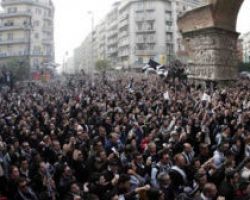 ΤΩΡΑ: Πορεία οπαδών του ΠΑΟΚ στο κέντρο της Θεσσαλονίκης (VIDEO)