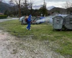 Απολύμανση κάδων απορριμμάτων στην κοινότητα Φούστανης