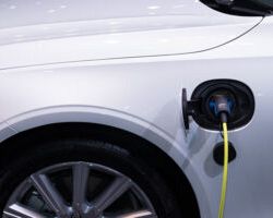 Ηλεκτρικά αυτοκίνητα: Εντός του καλοκαιριού σε λειτουργία η πλατφόρμα για την επιδότηση