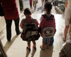 Σχολικές τσάντες στα παιδιά της Α’ Δημοτικού των πολύτεκνων οικογενειών της Κεντρικής Μακεδονίας παραδίδει  η Περιφέρεια Κεντρικής Μακεδονίας