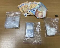 Συνελήφθη ένα άτομο στη Θεσσαλονίκη για κατοχή ναρκωτικών: Σε έρευνα της οικίας του βρέθηκαν και κατασχέθηκαν πάνω από 45  γραμμάρια κοκαΐνης