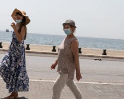 Τζανάκης: Μετά το Πάσχα πρέπει να αποσυρθεί σταδιακά η μάσκα