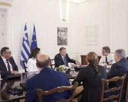 Συνάντηση Μητσοτάκη με το ΔΣ της Παγκόσμιας Διακοινοβουλευτικής Ένωσης Ελληνισμού
