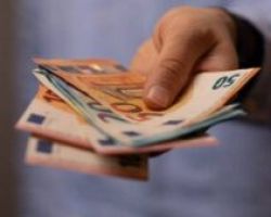 Αυξήσεις από 60 έως 100 ευρώ το μήνα στους χαμηλόμισθους