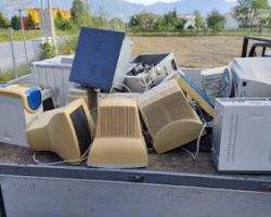 Δήμος Αλμωπίας: Καταστροφή ηλεκτρονικών συσκευών σχολείων λόγω φθοράς ή παλαιότητας