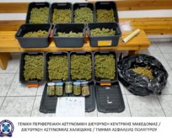 Από αστυνομικούς τους Τμήματος Ασφάλειας Πολυγύρου συνελήφθη ένα άτομο για διακίνηση ναρκωτικών