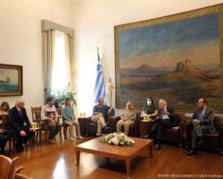 Συνάντηση Προέδρου Βουλής με συγγενείς των ομήρων  που έχουν απαχθεί από την Hamas