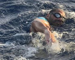 Κρήτη: Το δυνατό μήνυμα του παραολυμπιονίκη που κολύμπησε όλη τη βόρεια ακτογραμμή σε 7 μέρες