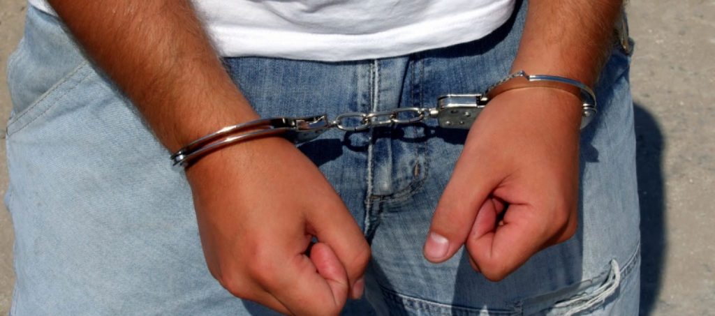 Πετράλωνα: Συνελήφθη 32χρονος αλλοδαπός -Κατασχέθηκαν ναρκωτικά, όπλο και χρήματα