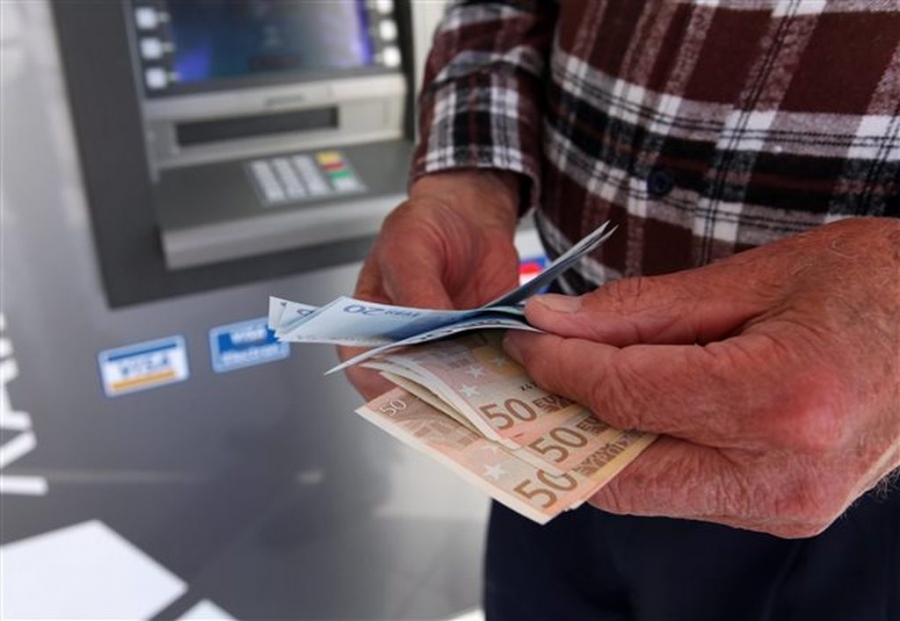 “Ψαλίδι” σε μισθούς και συντάξεις – Ποιοι χάνουν έως και 88 ευρώ το μήνα