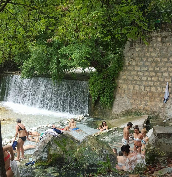 ΚΑΤΑΣΚΕΥΗ ΝΕΟΥ ΕΞΩΤΕΡΙΚΟΥ ΚΑΤΑΡΡΑΚΤΗ ΣΤΗΝ ΠΑΡΑΠΟΤΑΜΙΑ ΟΧΘΗ ΤΩΝ ΛΟΥΤΡΩΝ