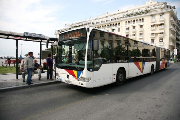 Συνεχίζεται η επίσχεση εργασίας στον ΟΑΣΘ